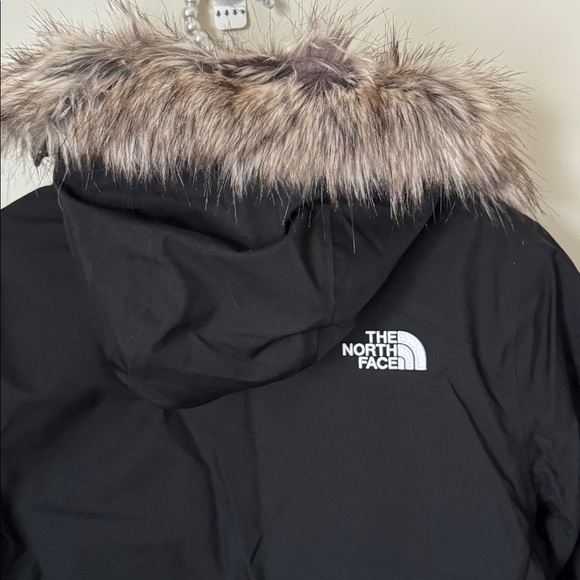 North Face Women's Arctic Hooded Faux-Fur-Trim Parka new size medium - Picture 13 of 13
